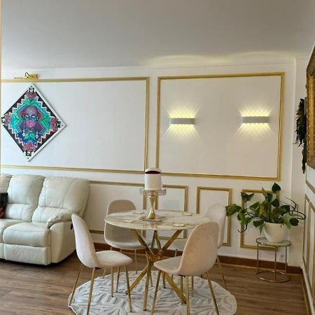 פוטו Paris La Defense Design Au Pied De La Gare Et Centre Commercial Westfield מראה חיצוני תמונה
